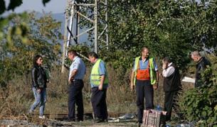 Специалисти оглеждат мястото на инцидента