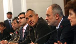 Премиерът Бойко Борисов, заедно с Тотю Младенов и Симеон Дянков на пресконференцията днес