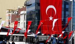 Атентатор-самоубиец се взриви на 31 октомври на оживения <br />
истанбулски площад "Таксим" и рани 32 души