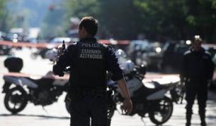 Гръцката полиция веднага отцепи района на експлозията