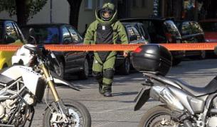 На 1 ноември пратка, адресирана до посолството на Мексико в Атина, експлодира в частна куриерска компания в атинското предградие Панграти и рани леко служителка на компанията