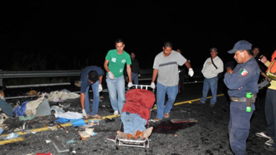 21 жертви при катастрофа в Мексико