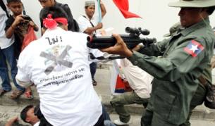 В деня на изборите властите се разправиха с плахите опити за протест в Мианмар