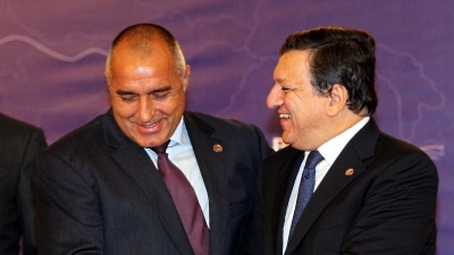 Премиерът Бойко Борисов и председателят на ЕК Жозе Мануел Барозу на срещата в Букурещ