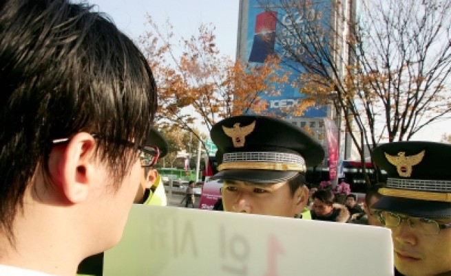 20 хиляди полицаи пазят Г-20 в Сеул