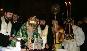 Стотици чакат ред за мощите на Йоан Кръстител