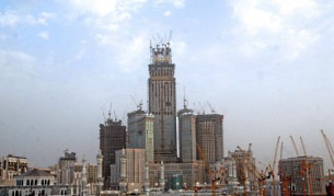 Навсякъде в Мека има строежи