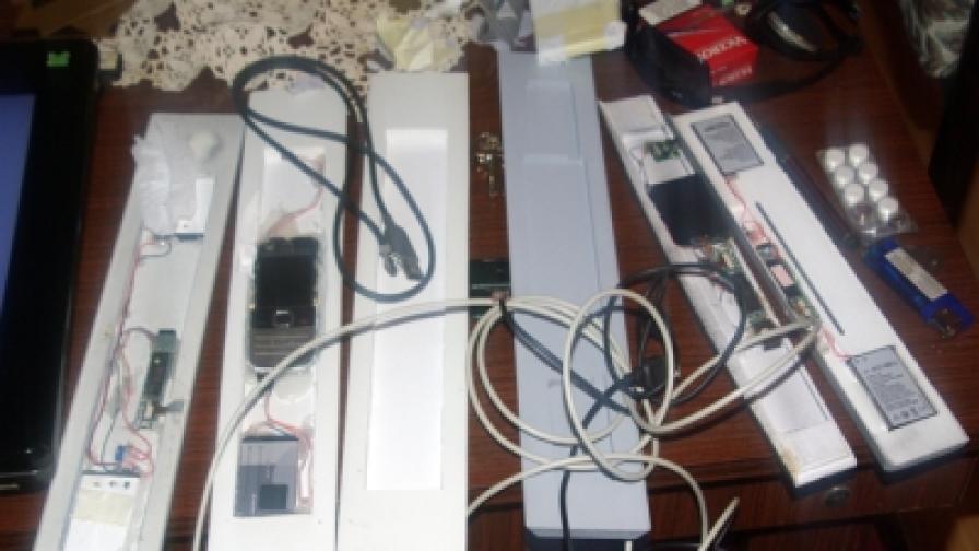 Иззети устройства, които са били използвани от крадците от банкови карти