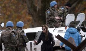 Поне тази година на актрисата няма да й се наложи да търпи празника, защото в момента е в Европа за снимките на новия си филм