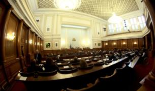 Бюджетите на ДОО и НЗОК бяха окончателно приети малко преди полунсощ