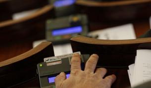 След 14 часа дебати приеха бюджет 2011