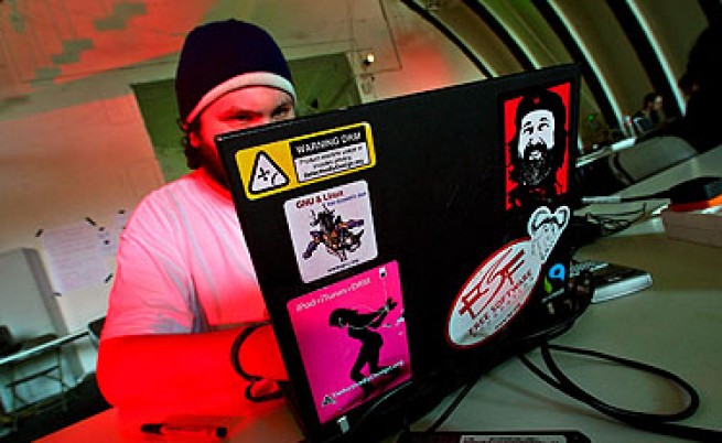 Хакерските атаки - по-скоро политически театър, отколкото война в интернет