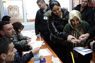 Партията на Хашим Тачи с най-много гласове на изборите в Косово 