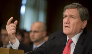 Холбрук е най-известен с посредничеството си, довело до края на войната в Босна през 1995 г.