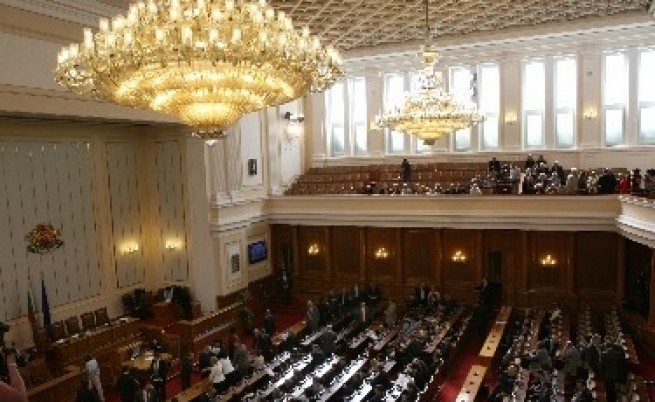 Парламентът под пара, гласува Избирателния кодекс 