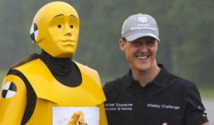 Седемкратният световен шампион във Формула 1 Михаел Шумахер призовава за разумно шофиране