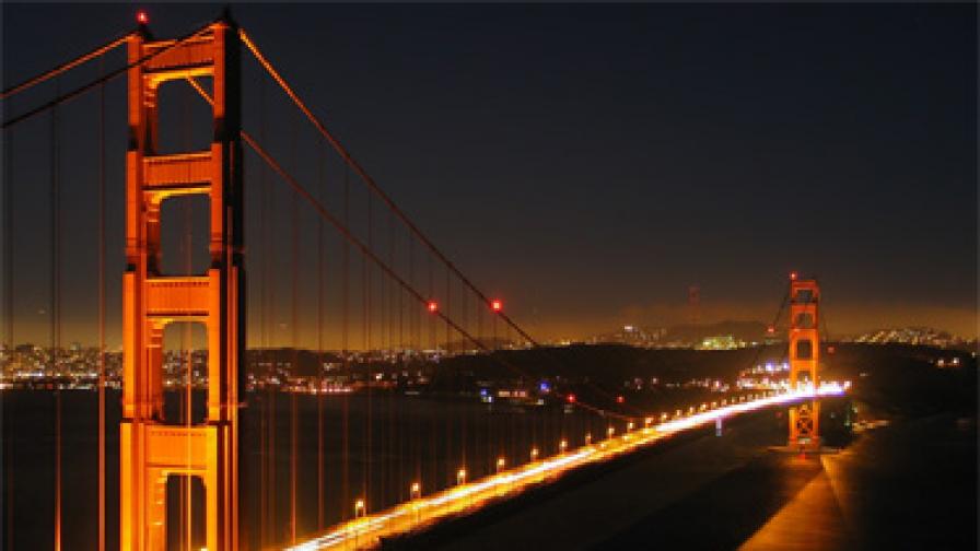 Мостът през нощта