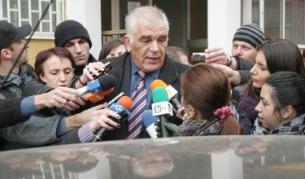 Ваньо Танов на излизане от Националната следствена служба