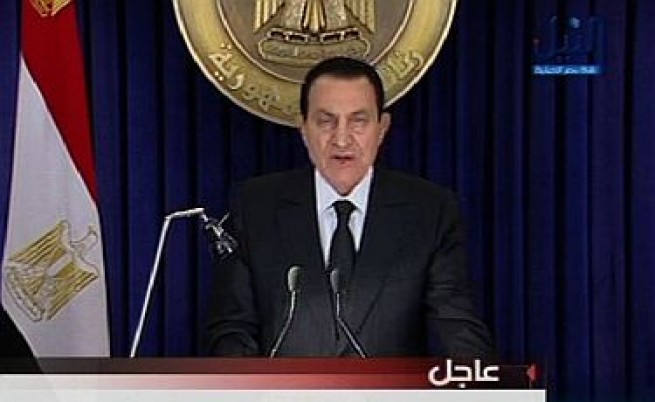 Хосни Мубарак нареди правителството да подаде оставка