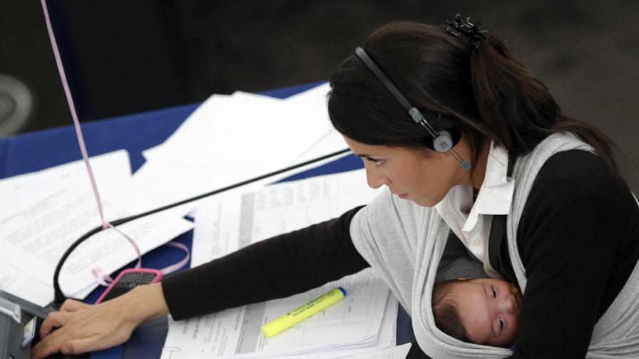 По-малко фирми искат работещи майки