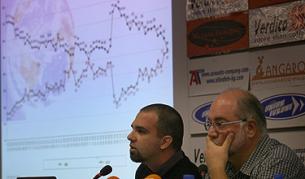 Кънчо Стойчев (вдясно) при представянето на резултатите