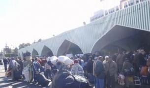 Хора от различни националности се трупат на летището в Триполи с надежда да отпътуват