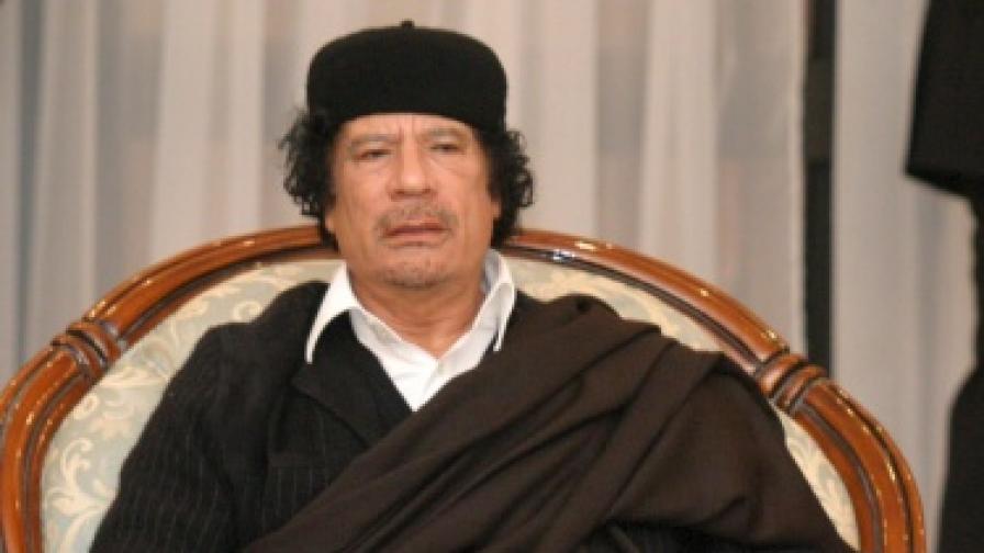 Кадафи се показа пред чуждите журналисти в Триполи  