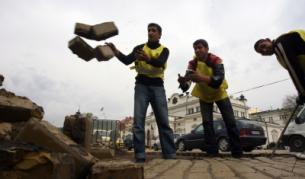 Ремонтират жълтите павета