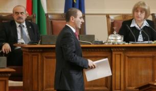 "Дневник": Дядовци със специално предназначение