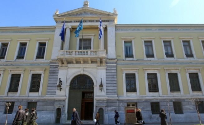 Вложители теглят парите си от гръцки банки