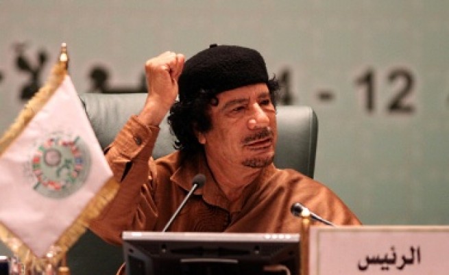 НАТО разруши сграда в резиденцията на Кадафи в Триполи