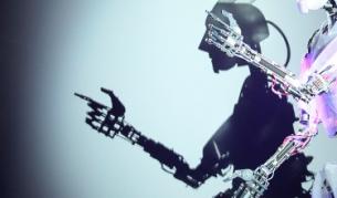 Робот просяк ще събира помощи по улиците