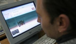 Българите все по-дълго пред компютъра