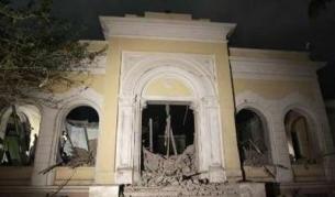 Представители на либийското правителство твърдят, че тази сграда в Триполи е била разрушена с ракетен удар тази нощ. Няма жертви.