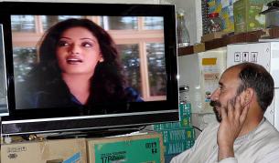 Афганистанец гледа индийската сапунка през 2008 г.