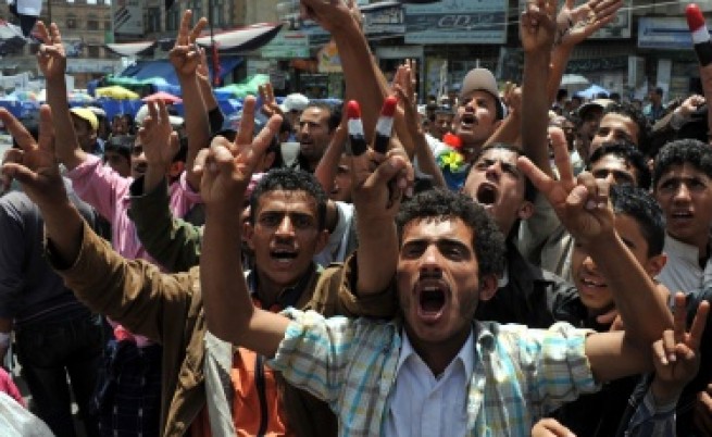 Йемен: С оръжие срещу демонстрантите