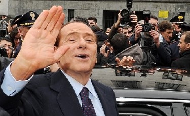 Разследват Берлускони за злоупотреба с положение