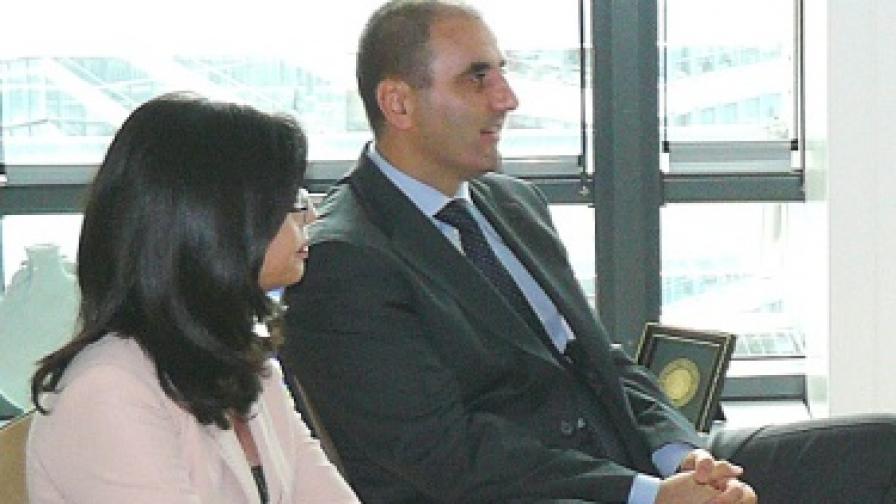 Вътрешният министър Цветан Цветанов на среща с европейския комисар Миглена Кунева в края на 2009 г. На нея присъства и премиерът Бойко Борисов