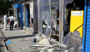 Атина осъмна със следи от погрома