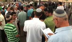 Около 2000 религиозни евреи протестираха пред съда в защита на равините