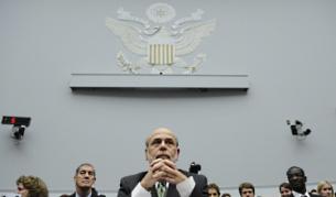 Президентът на Управлението за федерален резерв (УФР) на САЩ Бен Бърнанке пред Конгреса