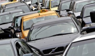 Румънци масово регистрират коли у нас
