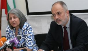Социалният министър Тотю Младенов и министърът на правосъдието Маргарита Попова