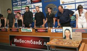 Приятелите на Яна почетоха паметта й преди пресконференцията, която свикаха