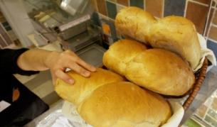 Брашното поевтиня, цената на хляба вероятно ще пада плавно  