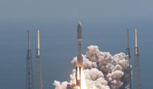 Междупланетната станция, чиято стойност се оценява на 1,1 милиарда долара, ще се захранва по време на експедицията с енергия от три гигантски слънчеви пана