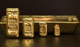 Доларът и петролът поевтиняват, златото поскъпва