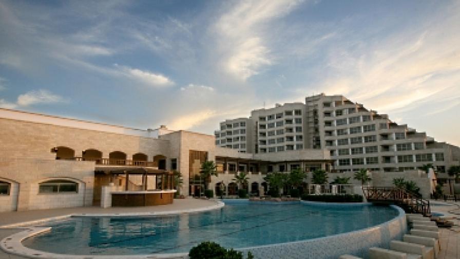 Единственият петзвезден хотел в местността се намира в северната част на ивицата Газа