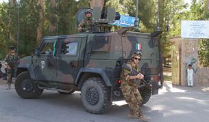 Италиански войници в Афганистан