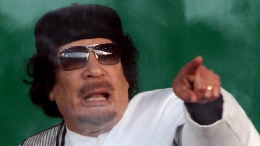 НАТО: Не знаем къде е Кадафи, не го и търсим